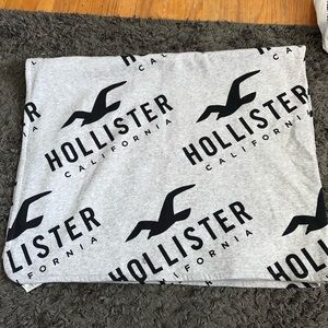 hollister blanket